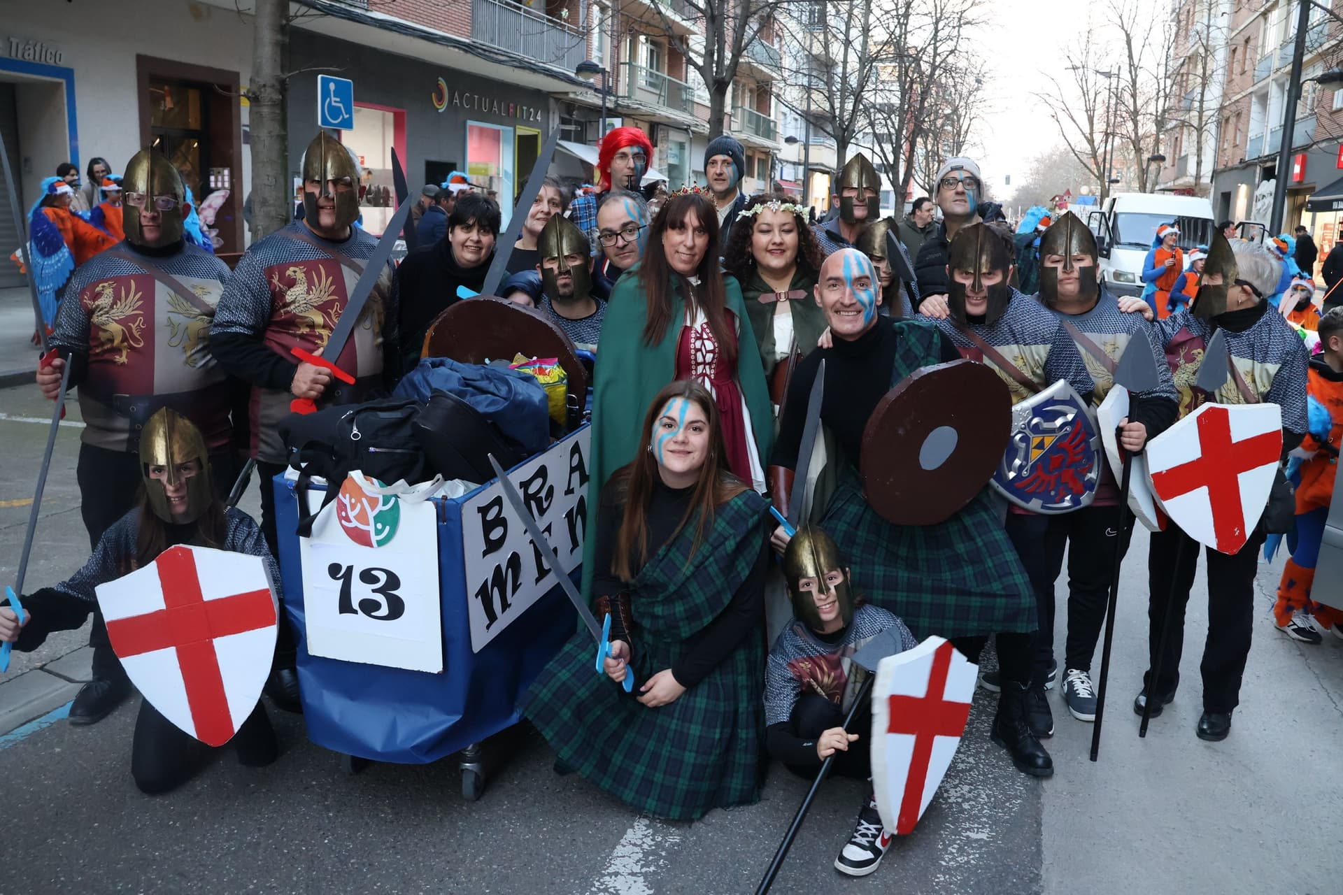 (28) GALERÍA | Segundo desfile, mismo entusiasmo: Zamora se vuelve a disfrazar de Carnaval