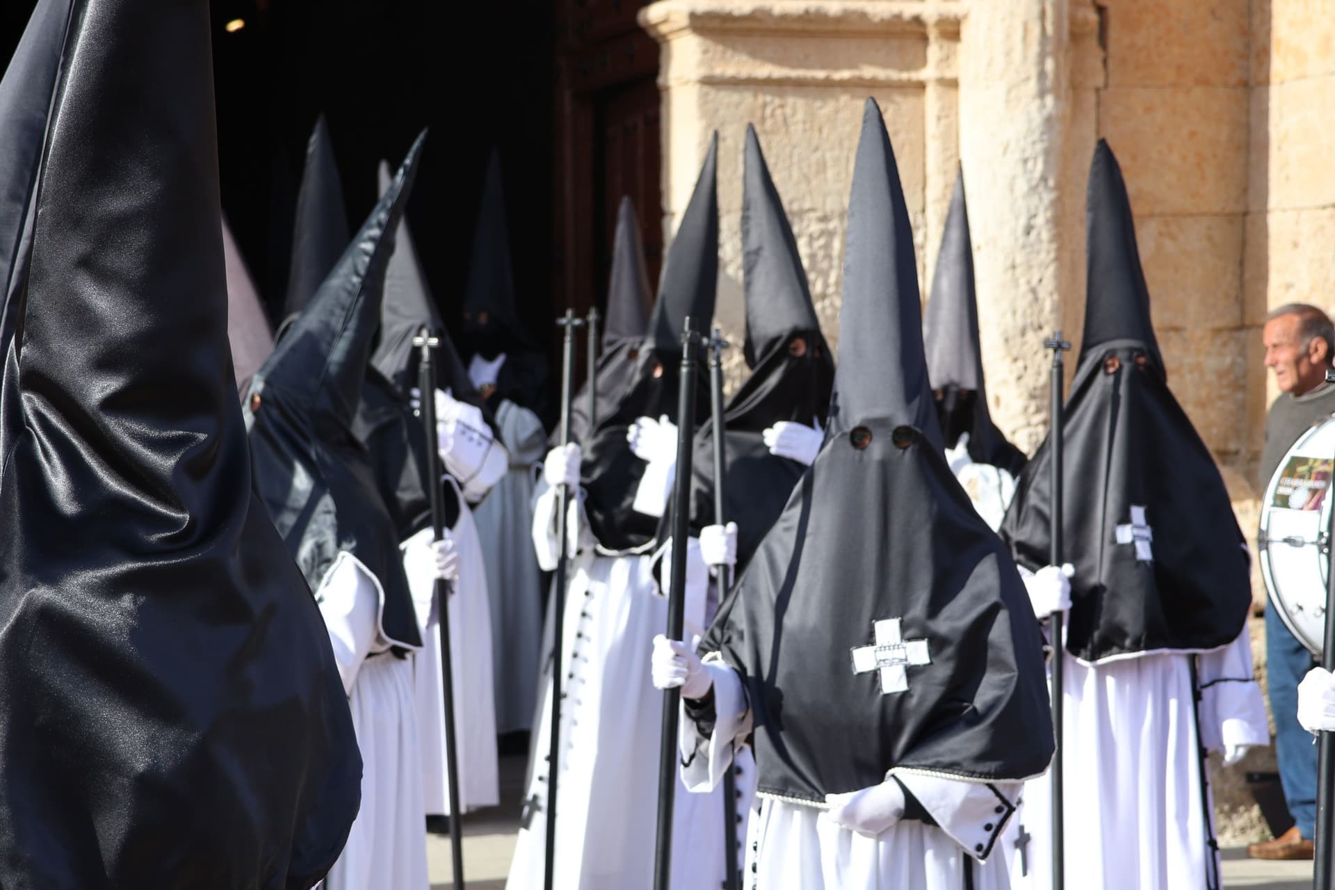 (48) GALERÍA | Revive en imágenes la procesión del Santo Entierro en Fuentesaúco