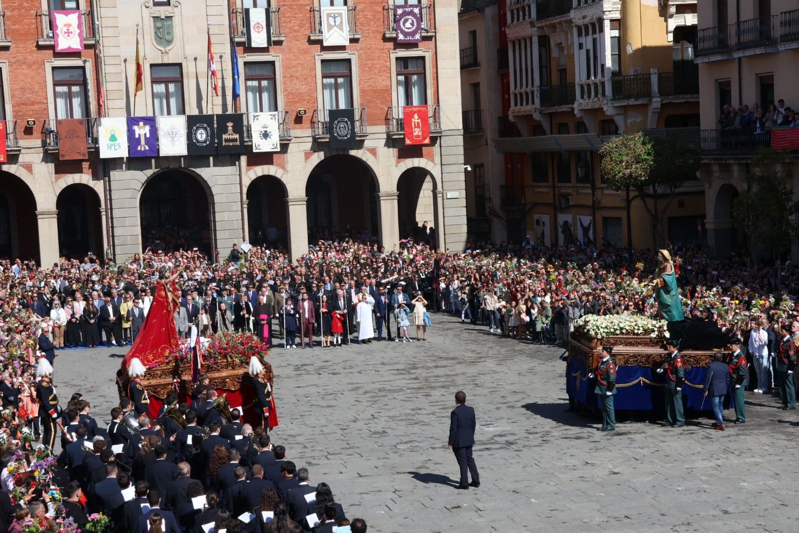 (60) GALERÍA | Revive en imágenes la procesión de la Santísima Resurrección