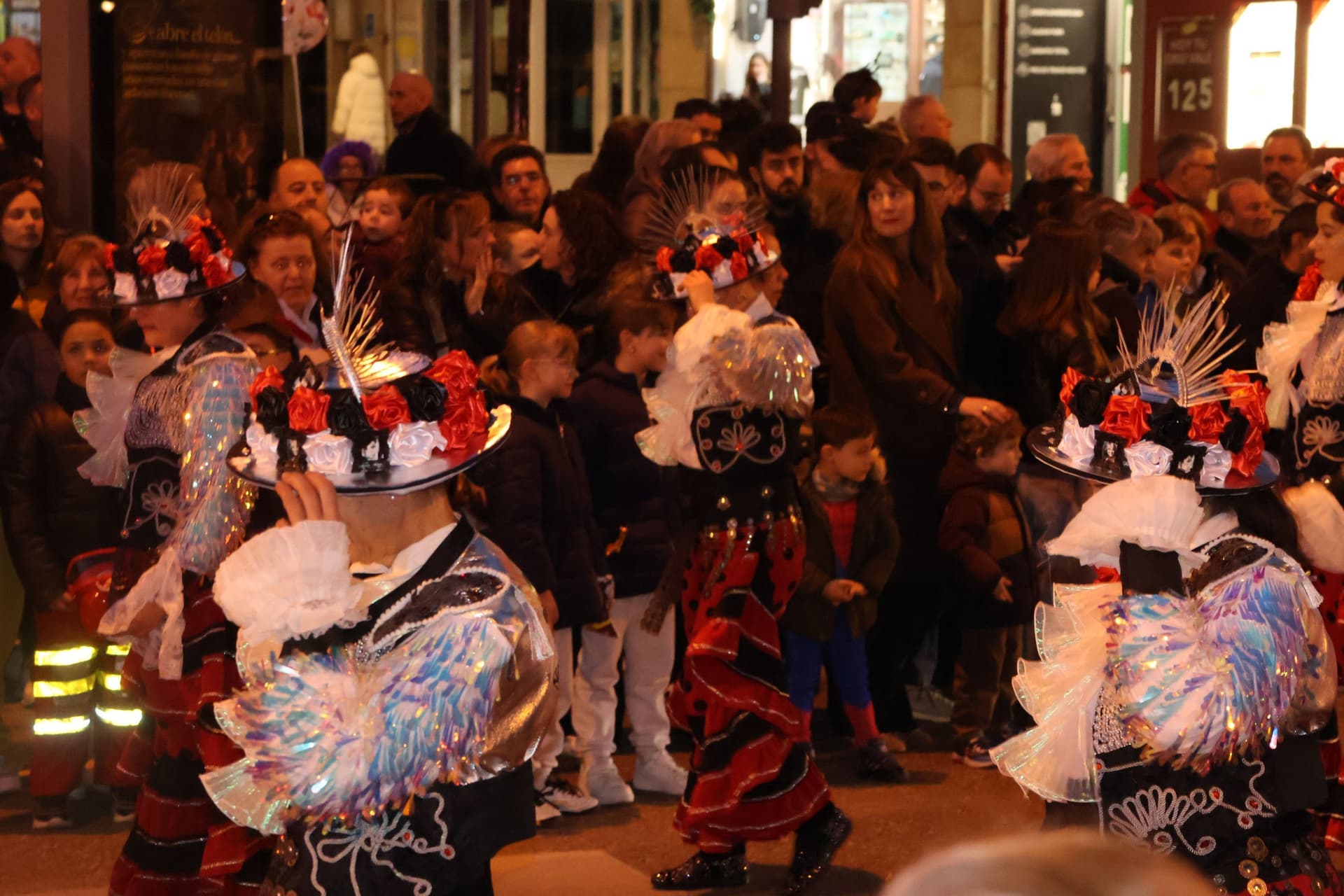 (4) GALERÍA | Segundo desfile, mismo entusiasmo: Zamora se vuelve a disfrazar de Carnaval
