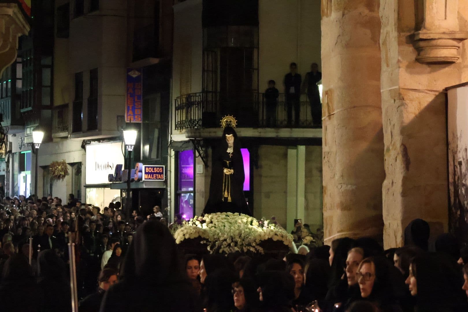 (3) GALERÍA | Revive en imágenes la procesión de la Soledad