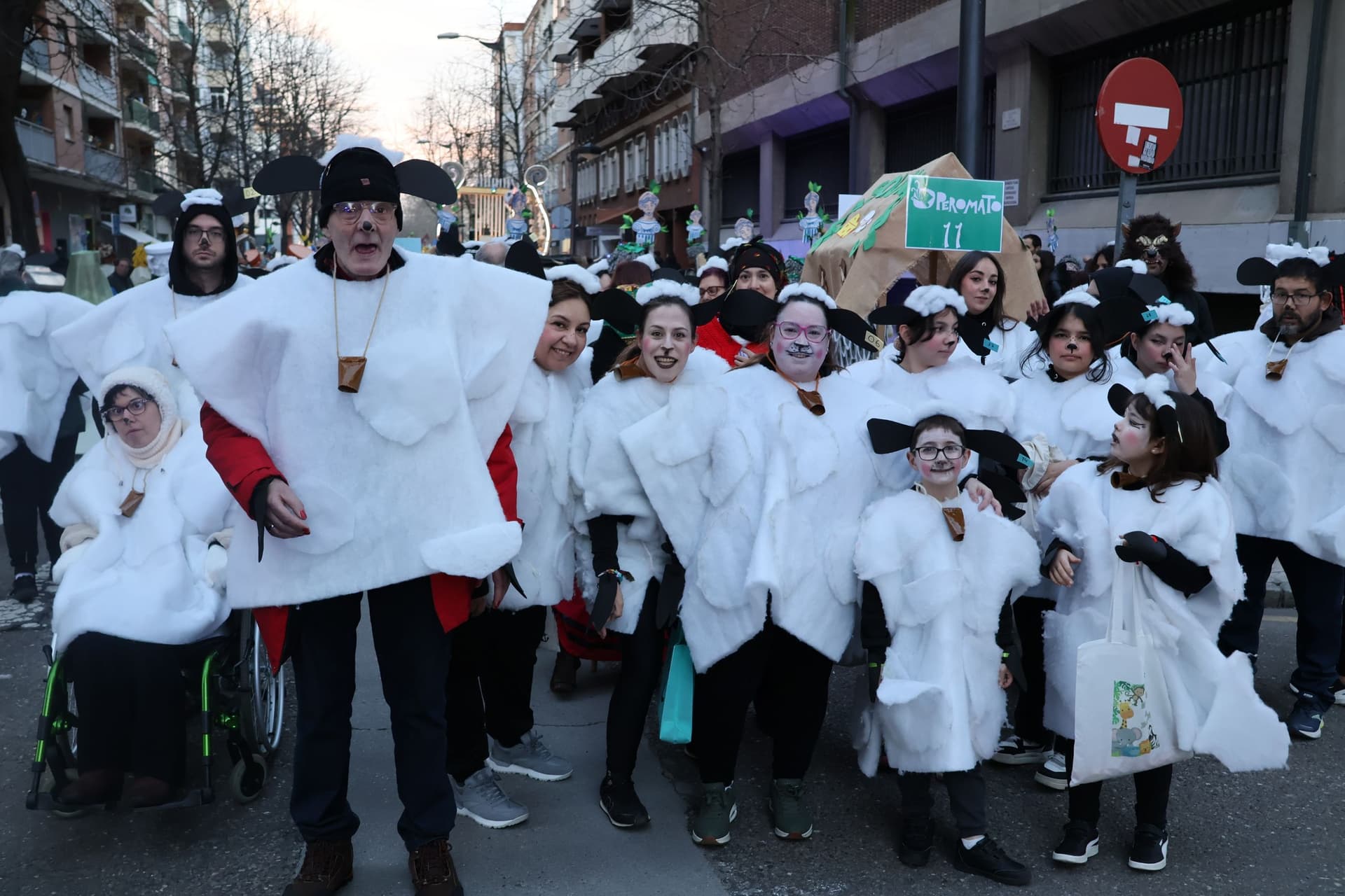 (26) GALERÍA | Segundo desfile, mismo entusiasmo: Zamora se vuelve a disfrazar de Carnaval