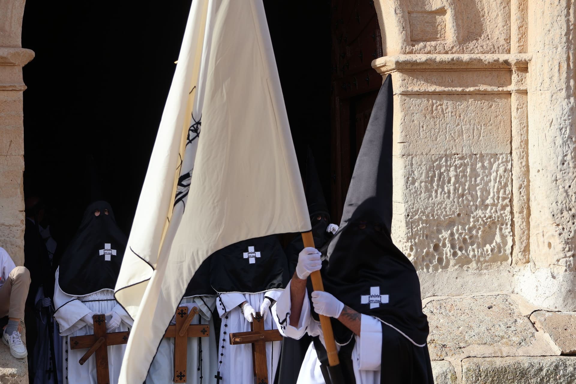 (53) GALERÍA | Revive en imágenes la procesión del Santo Entierro en Fuentesaúco