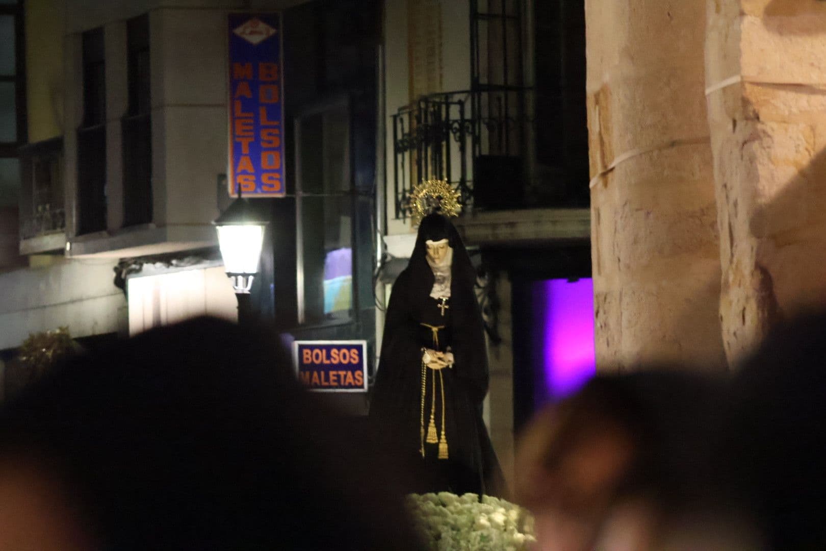 (2) GALERÍA | Revive en imágenes la procesión de la Soledad