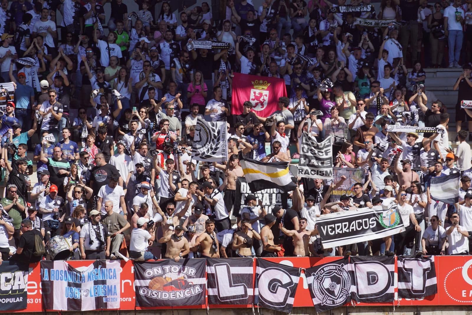 (4) GALERÍA | Revive en imágenes el derbi entre el Zamora CF y Unionistas de Salamanca