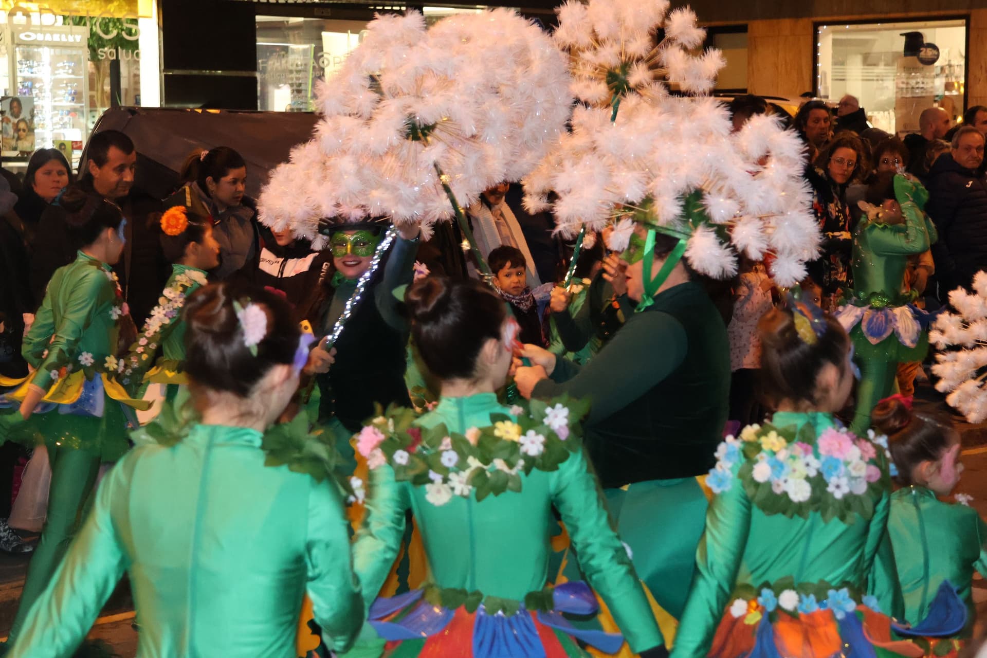 (54) GALERÍA | Segundo desfile, mismo entusiasmo: Zamora se vuelve a disfrazar de Carnaval