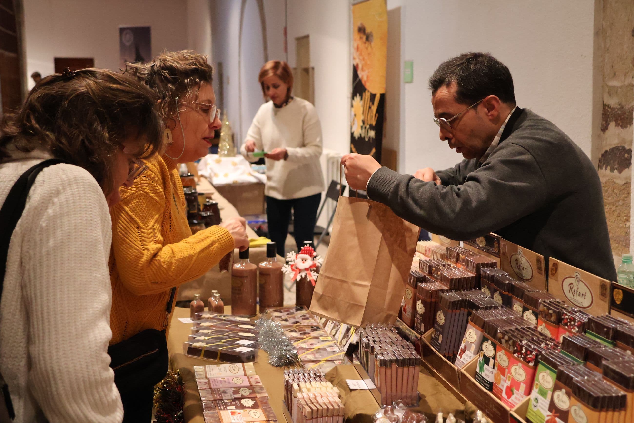 Mercadillo solidario de Navidad de la Cofradía de la Concha (12).JPG | Carlos G. Rodríguez
