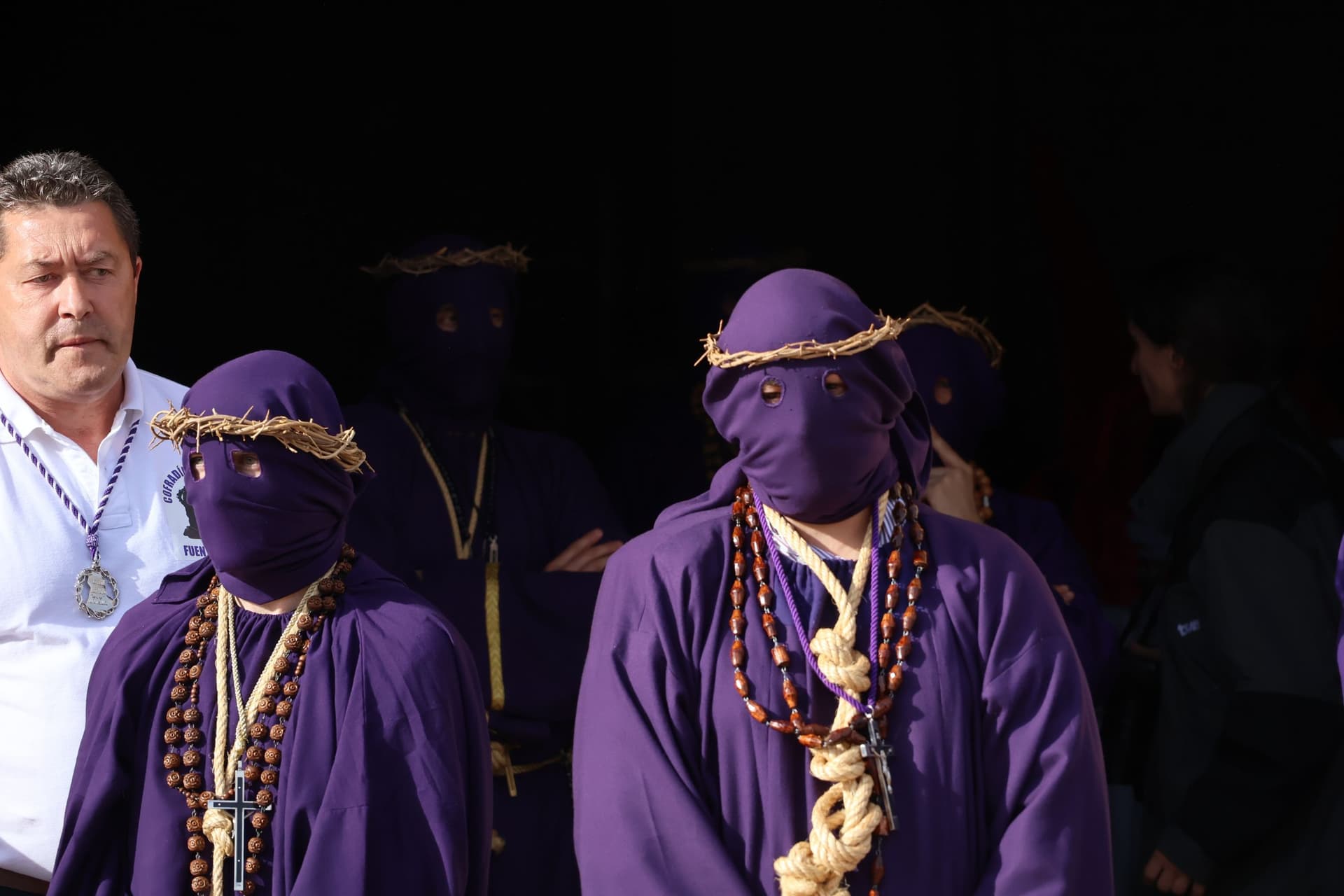 (92) GALERÍA | Revive en imágenes la procesión del Santo Entierro en Fuentesaúco