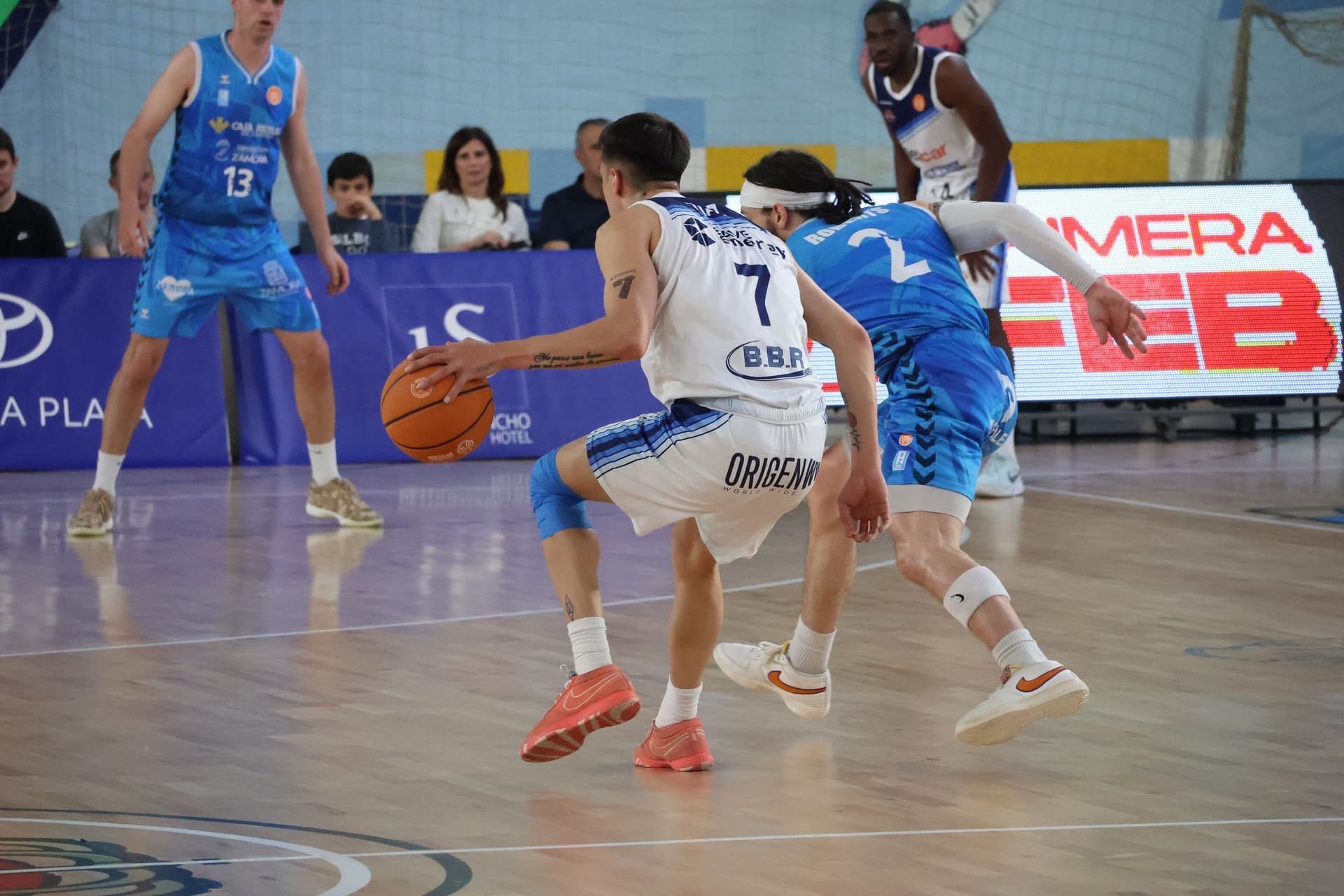 (18) GALERÍA | El encuentro entre el CB Zamora y el Flexicar Fuenlabrada, en imágenes