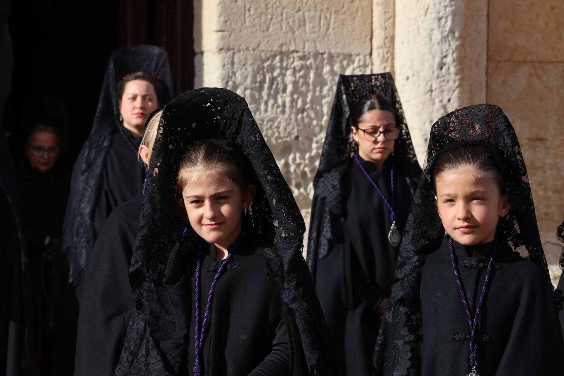 (47) GALERÍA | Revive en imágenes la procesión del Santo Entierro en Fuentesaúco